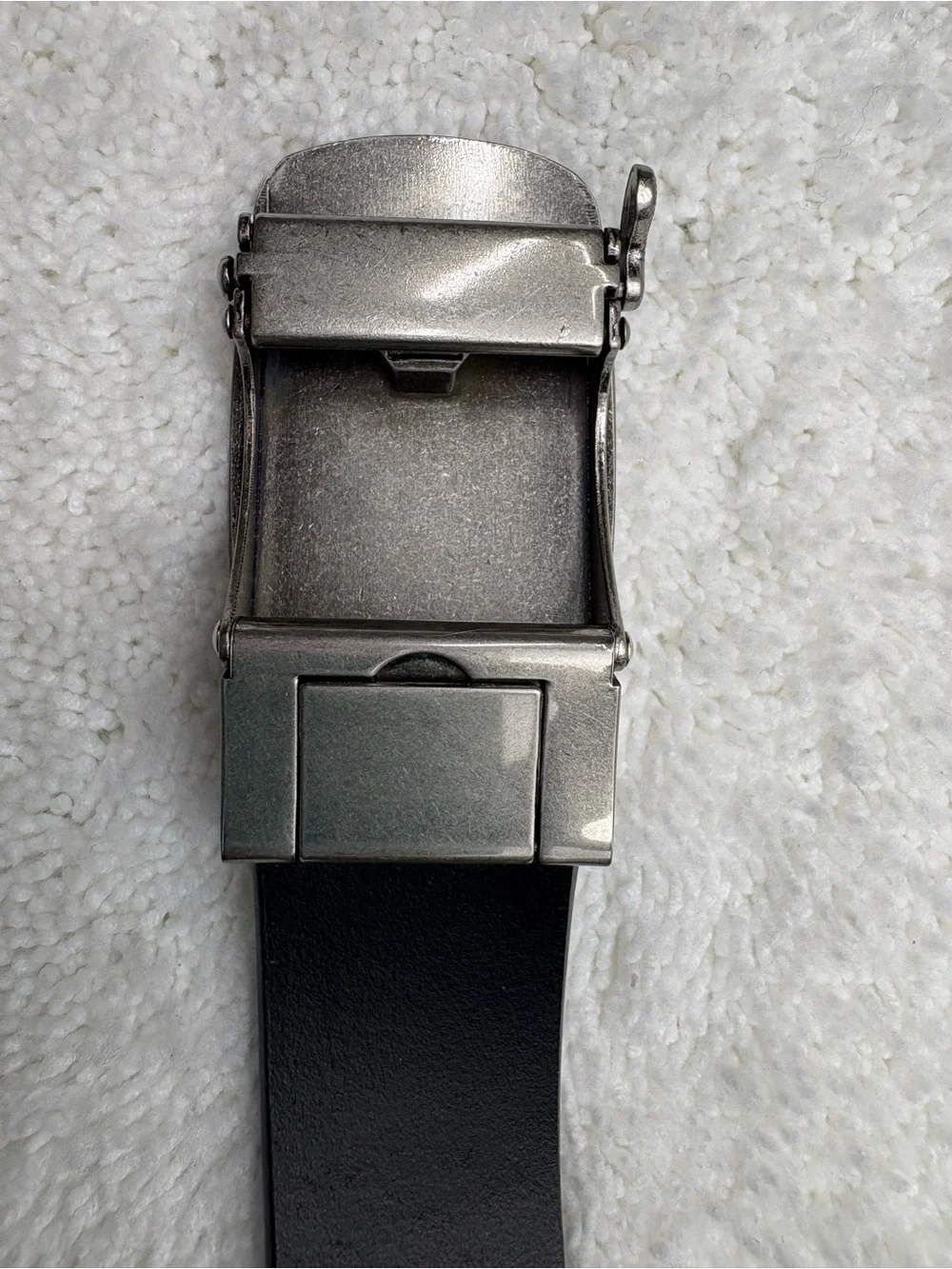 NEW Men’s Generic 100% Cowskin Leather Belt with an Eagle-Designed Alloy Buckle